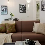 Modern Between & Milan Apartman