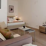 Apartman Modern Between & Milan Lomazzo