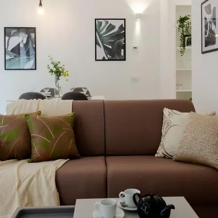 Modern Between & Milan 아파트