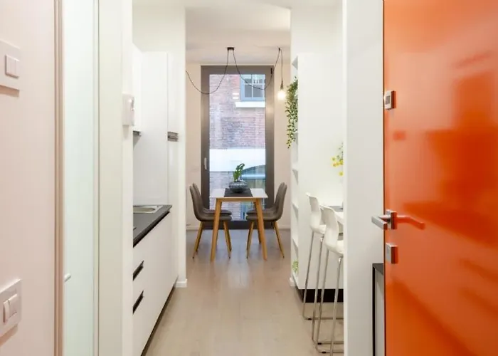 Modern Between & Milan Lomazzo